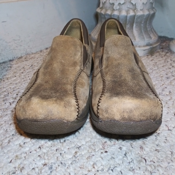 3/$18 Dansko Kim Distressed Brown Leather Shoes - Picture 6 of 9